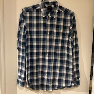 BOSS 100% cotton mens button down casua shirt made by BOSS. SIZE MED Color blue.